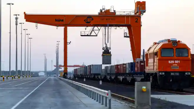 East-West Gate terminál