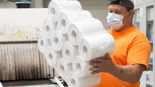 Megduplázta raktárkapacitását a Lucart Kft. Nyergesújfalun